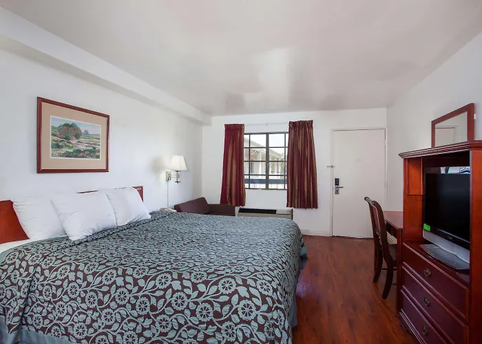Days Inn By Wyndham Orange Anaheim