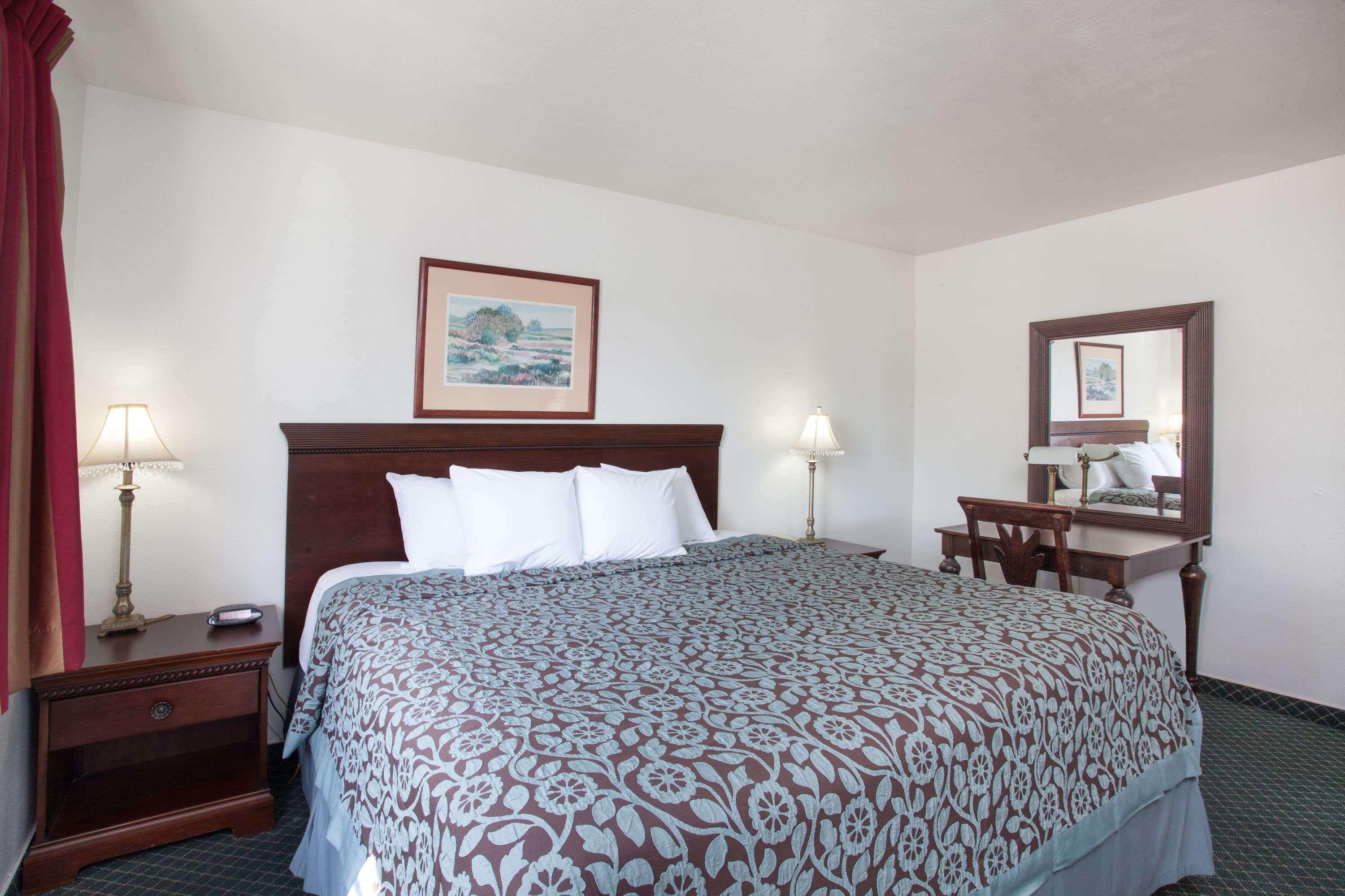 Days By Wyndham Anaheim 2*