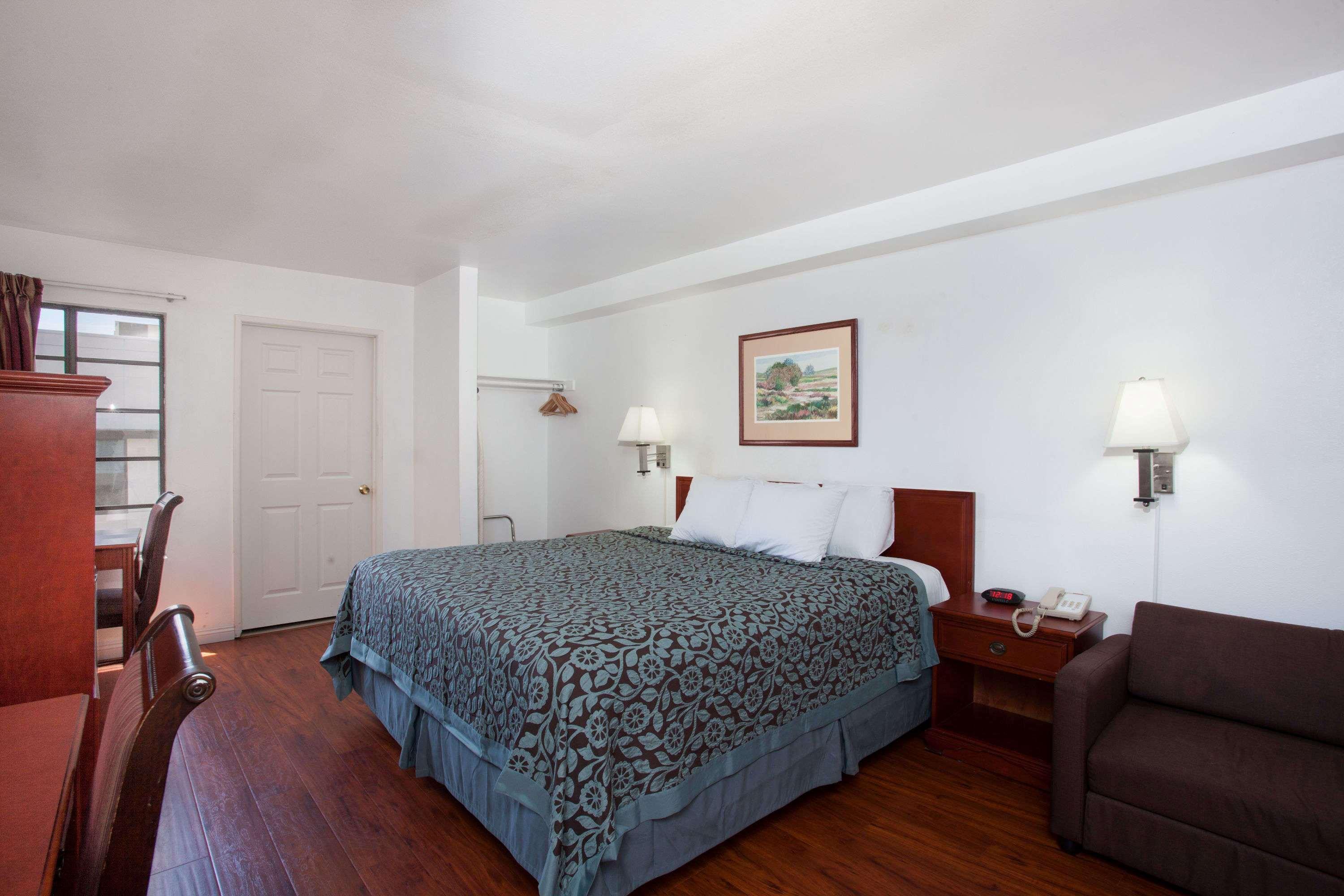 Days By Wyndham Anaheim Hotel 2*