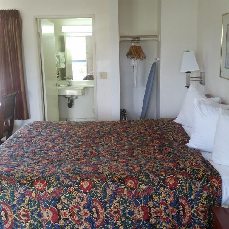 Days By Wyndham Anaheim Hotel Orange
