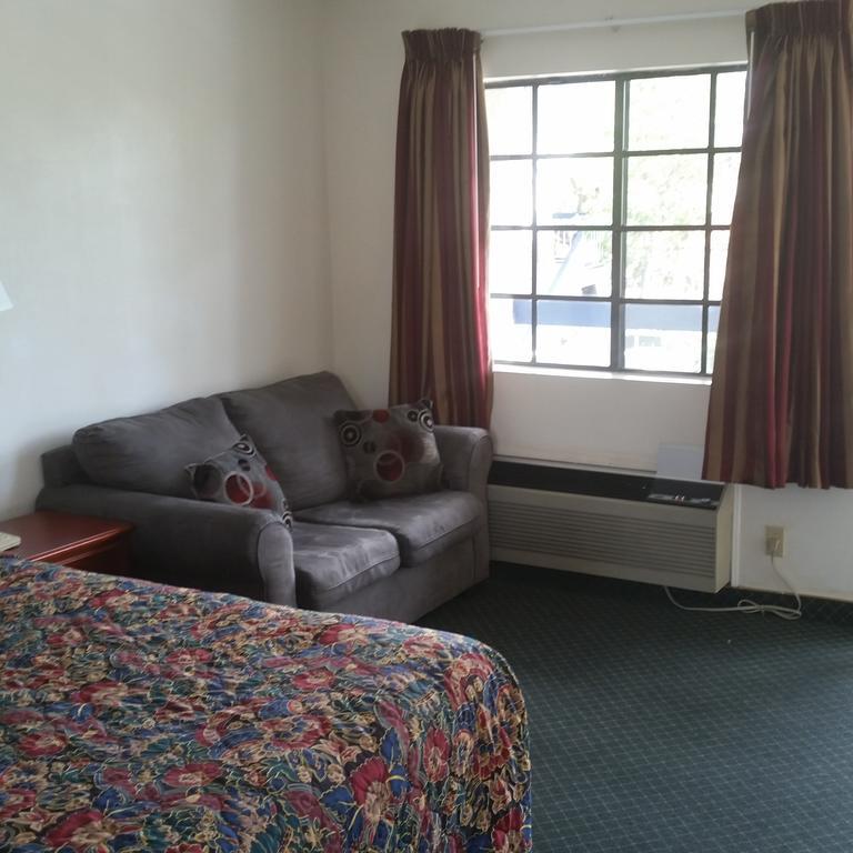 Days By Wyndham Anaheim Hotel 2*