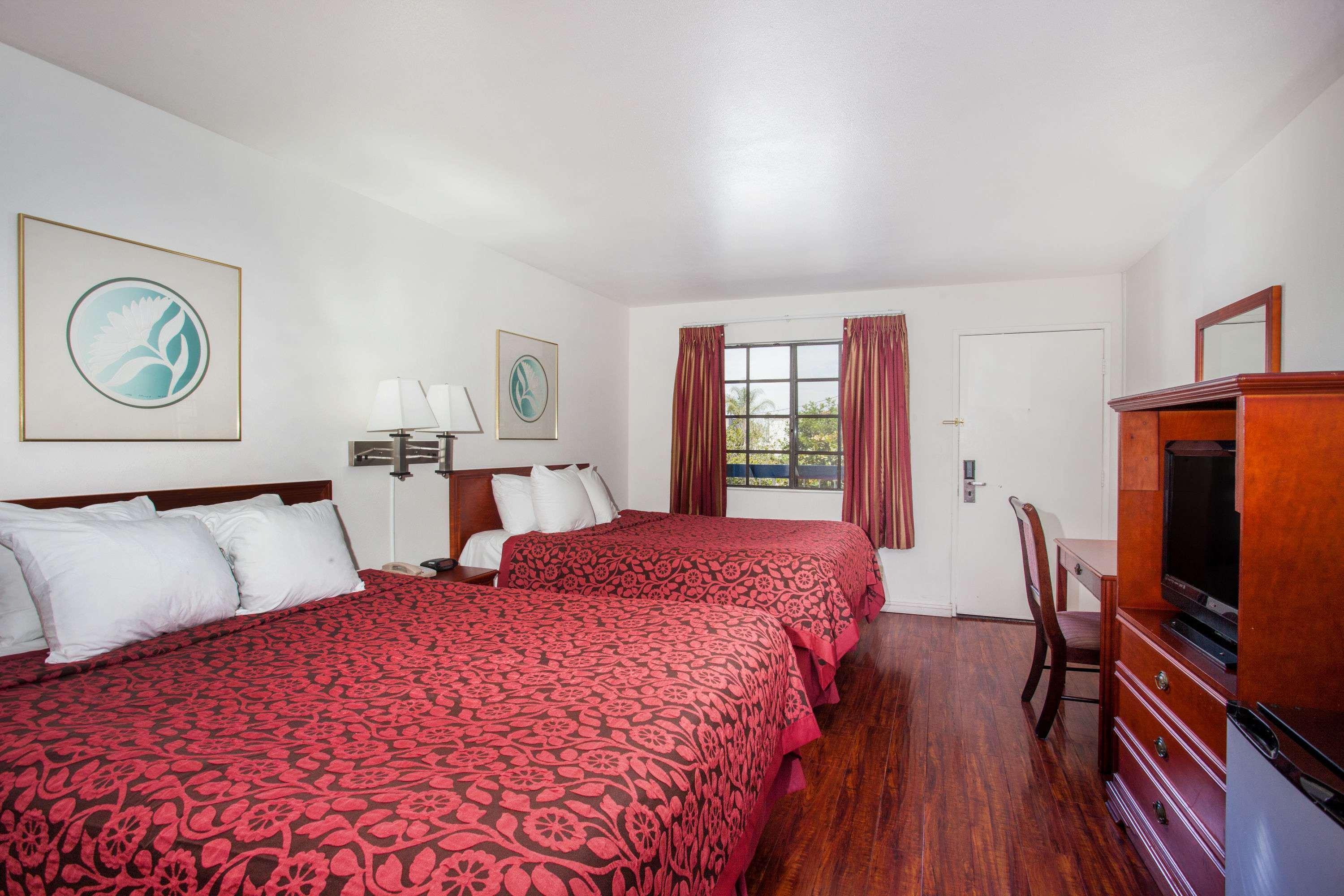 Hotel Days By Wyndham Anaheim 2*